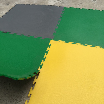 工業地板廠家 大小規格供應 來色定做PVC塑膠地墊 鎖扣塑膠地板圖片_高清圖_細節圖-上海欣運塑膠制品 -